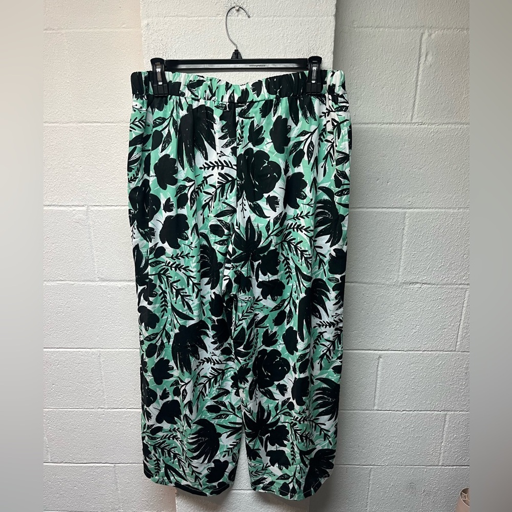 Forever 21 Black and Green Leaf Print Wide-Leg Pants - Picture 3 of 6